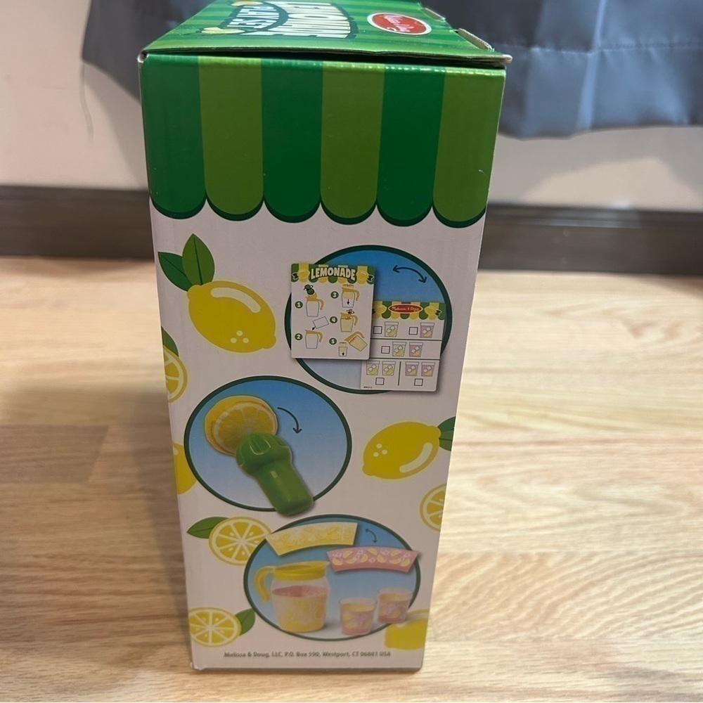 Melissa & Doug Lemonade Stand NEW Play Set 11 Pieces Squeeze & Serve - Picture 3 of 5